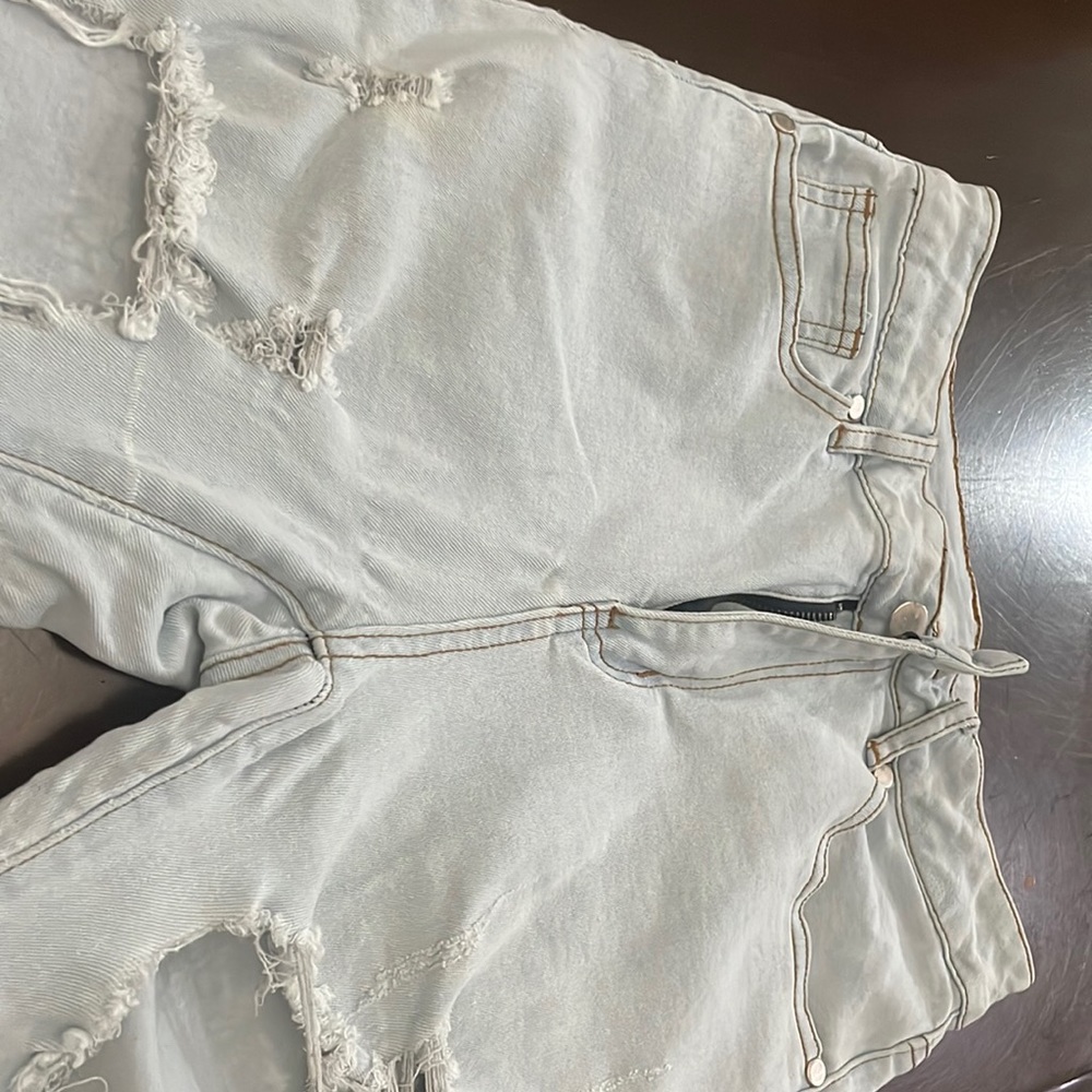 im selling these jeans. they have holes at thigh and knee area